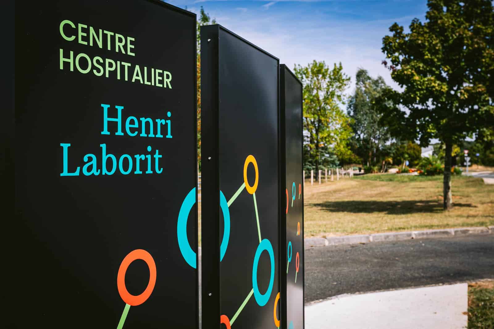 photo poteaux signalétique